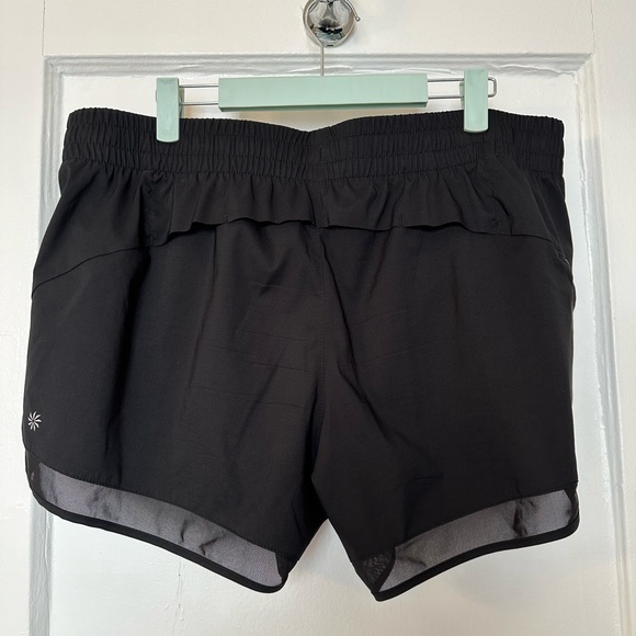 Women’s black Athleta mesh run short XL - Picture 2 of 3
